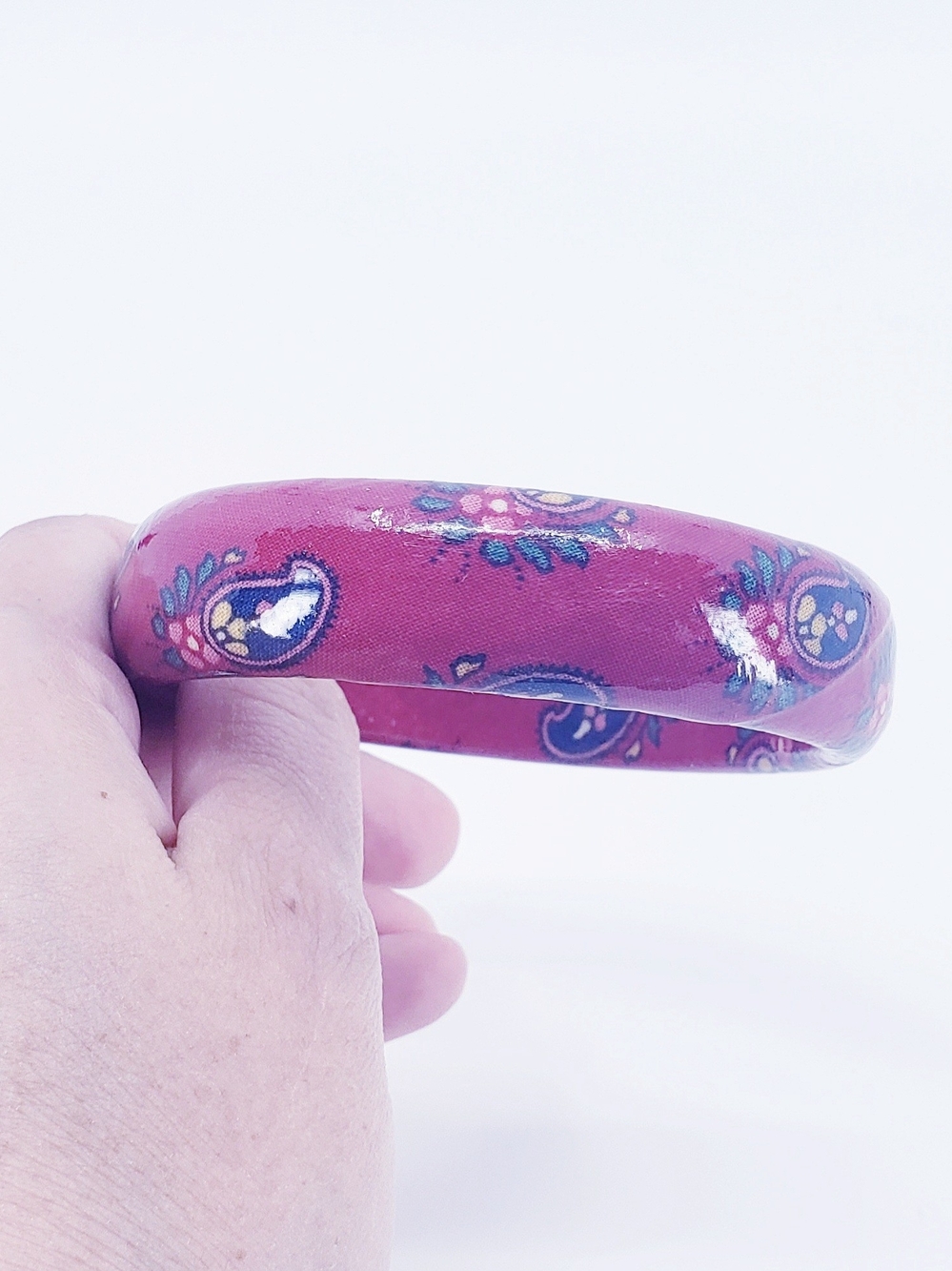 E6010 Red Paisley Women's Bangle Bracelet 2.75"